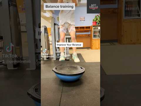 BOSU ball training to improve your balance. Prevent sports injury 🤕💯 #athlete #balance #core