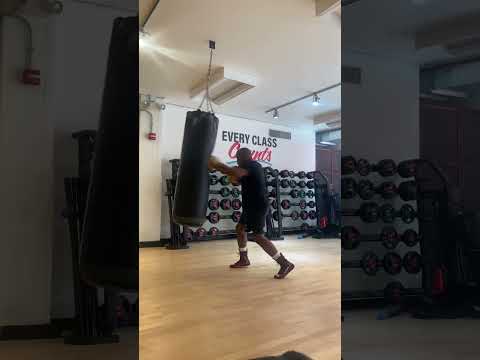Boxing Workout Combos on the Heavy Bag (Southpaw Stance) 🥊🔥 #boxingtraining #boxingdrills #shorts